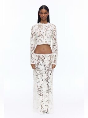 LIVIA NUNES H&M
NWT CREAM LACE SKIRT